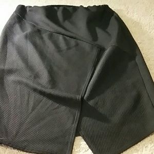 Black short pencil skirt